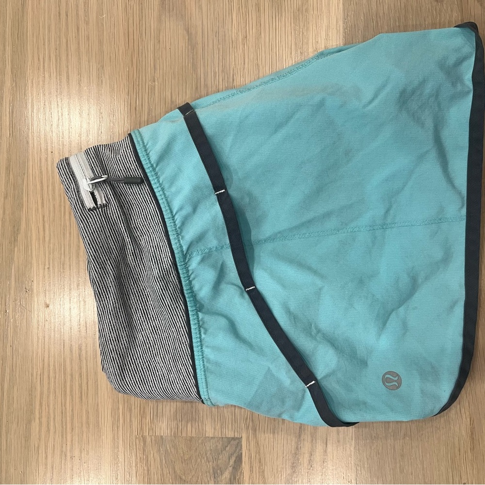Lululemon short size 6.